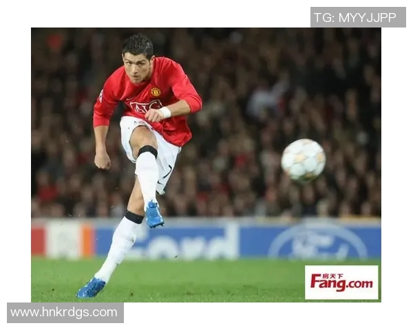 国外足球明星街头出行引发粉丝围观视频记录精彩瞬间